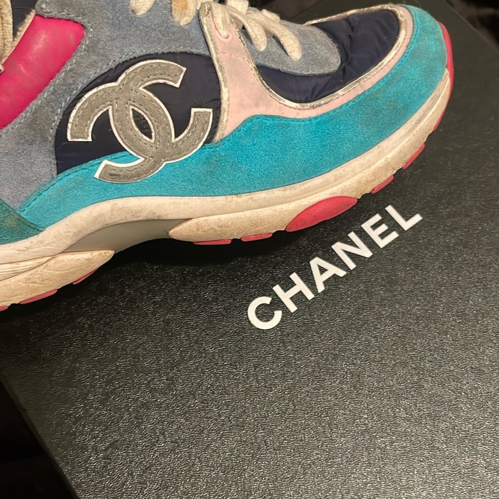 Chanel sneaker size 38